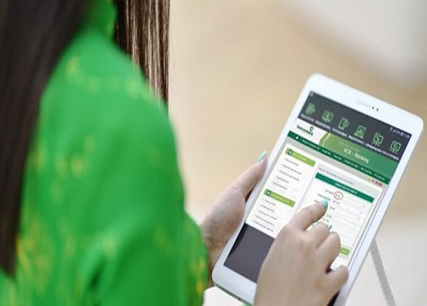 Chuyển tiền từ Vietcombank sang Techcombank mất bao lâu?